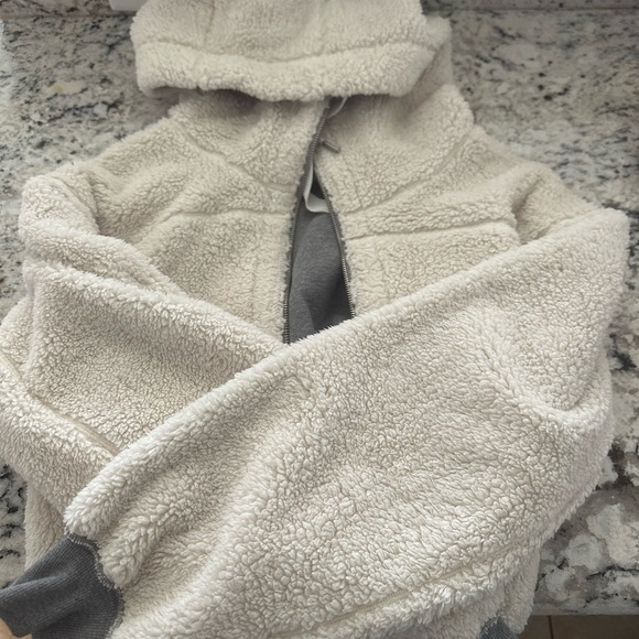 lululemon athletica Jackets & Blazers - lululemon athletica “reversible short and sweet Sherpa”